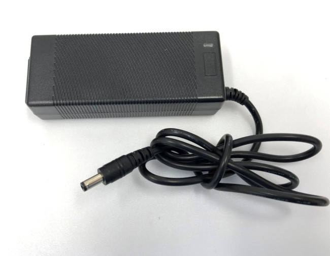 DC-832-1205000 100-240V 12.0V 5A